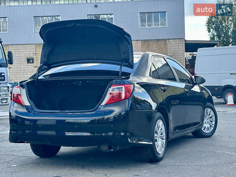 Седан Toyota Camry 2013 в Киеве фото 18 Седан Toyota Camry 2013 в Киеве