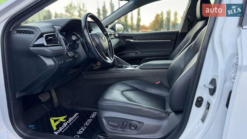 Седан Toyota Camry 2021 в Киеве