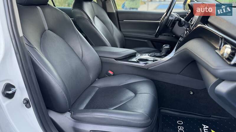 Седан Toyota Camry 2021 в Киеве