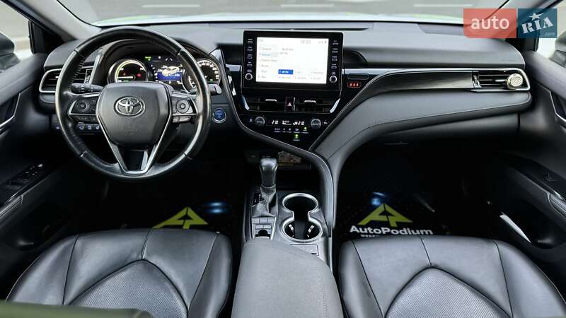 Седан Toyota Camry 2021 в Киеве