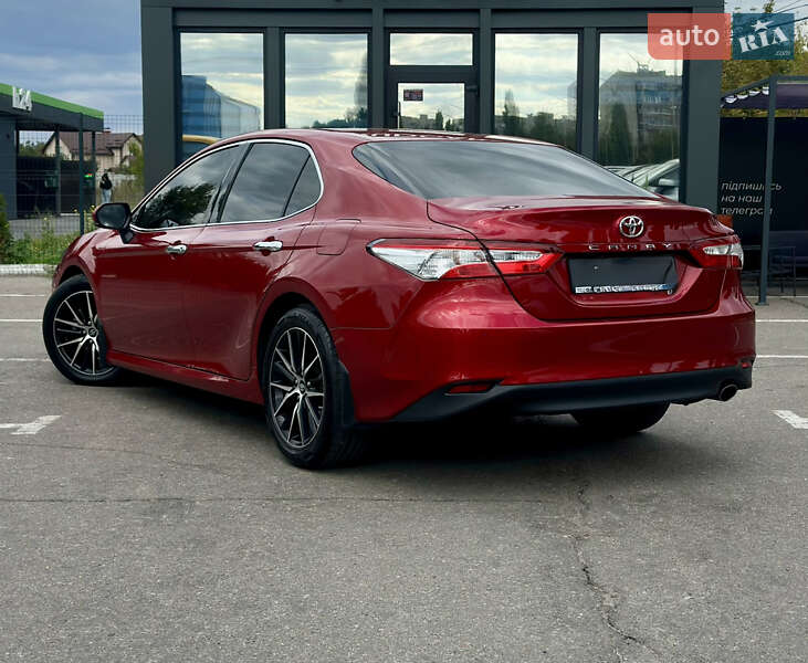 Седан Toyota Camry 2018 в Кременчуці