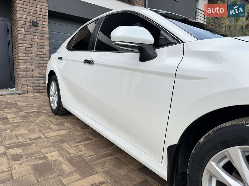 Седан Toyota Camry 2017 в Чернівцях