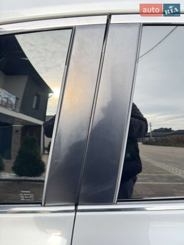 Седан Toyota Camry 2017 в Чернівцях