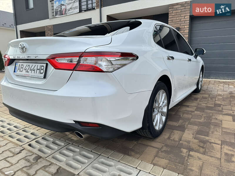 Седан Toyota Camry 2017 в Чернівцях
