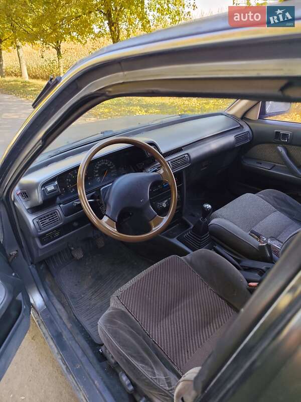 Седан Toyota Camry 1989 в Рівному