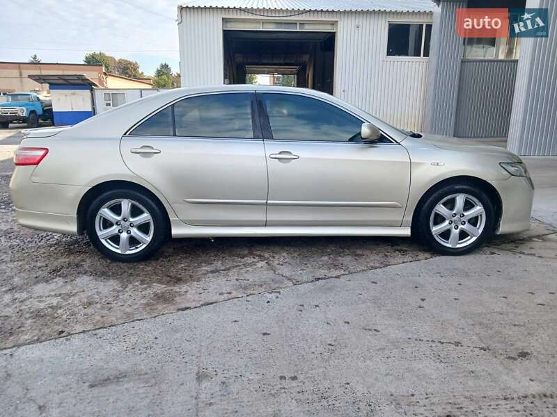 Седан Toyota Camry 2007 в Ровно