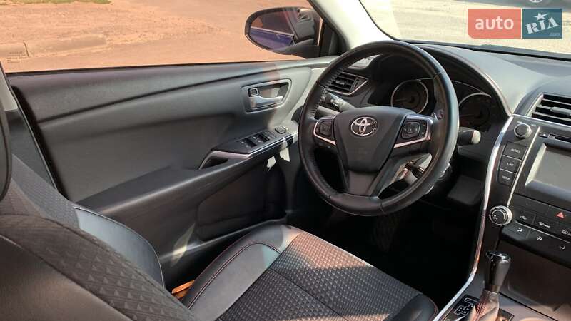 Седан Toyota Camry 2015 в Харкові