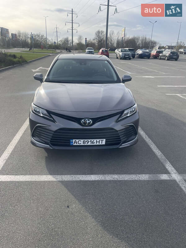 Toyota Camry 2021