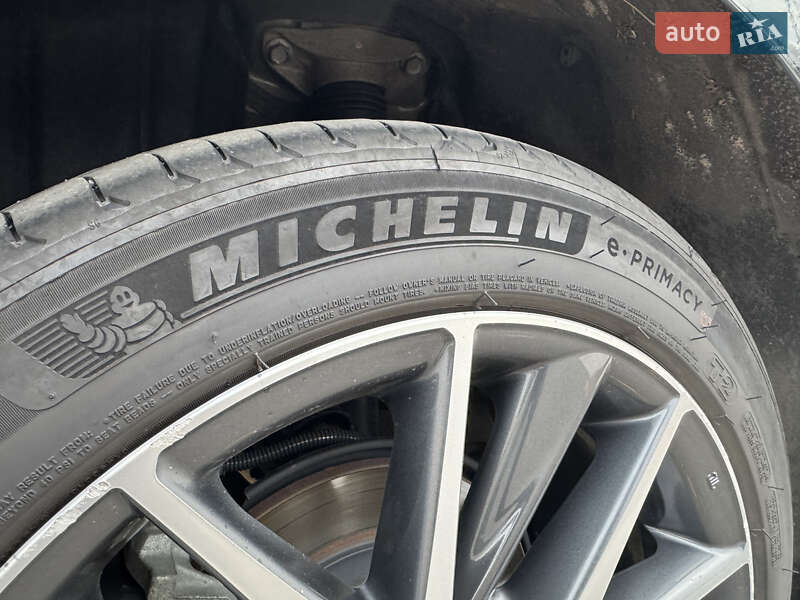 Седан Toyota Camry 2023 в Виннице