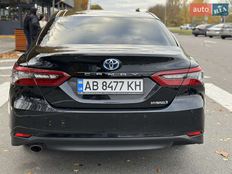 Седан Toyota Camry 2023 в Виннице