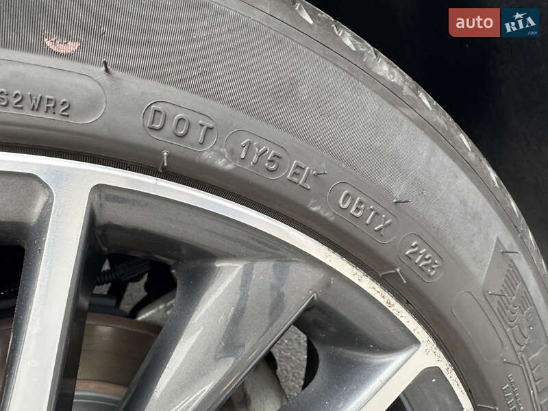 Седан Toyota Camry 2023 в Виннице