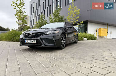 Седан Toyota Camry 2022 в Рівному