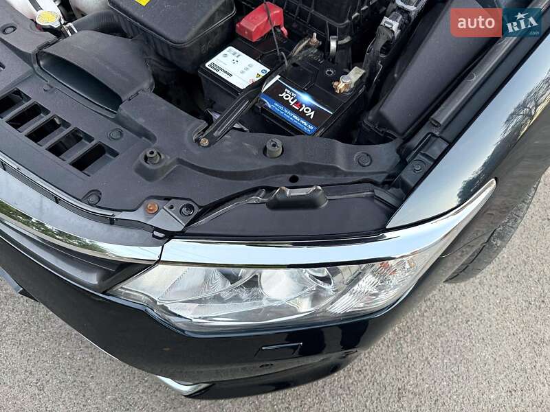 Седан Toyota Camry 2015 в Киеве