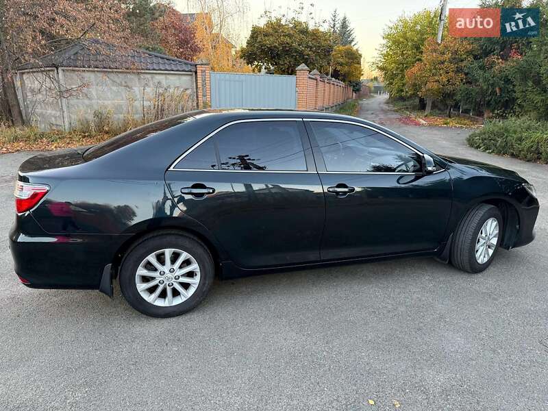 Седан Toyota Camry 2015 в Киеве