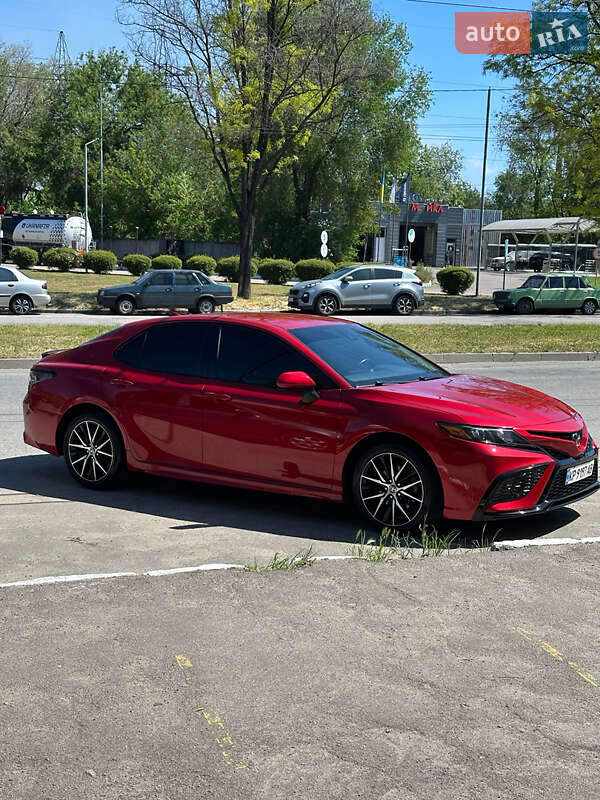 Седан Toyota Camry 2021 в Запорожье