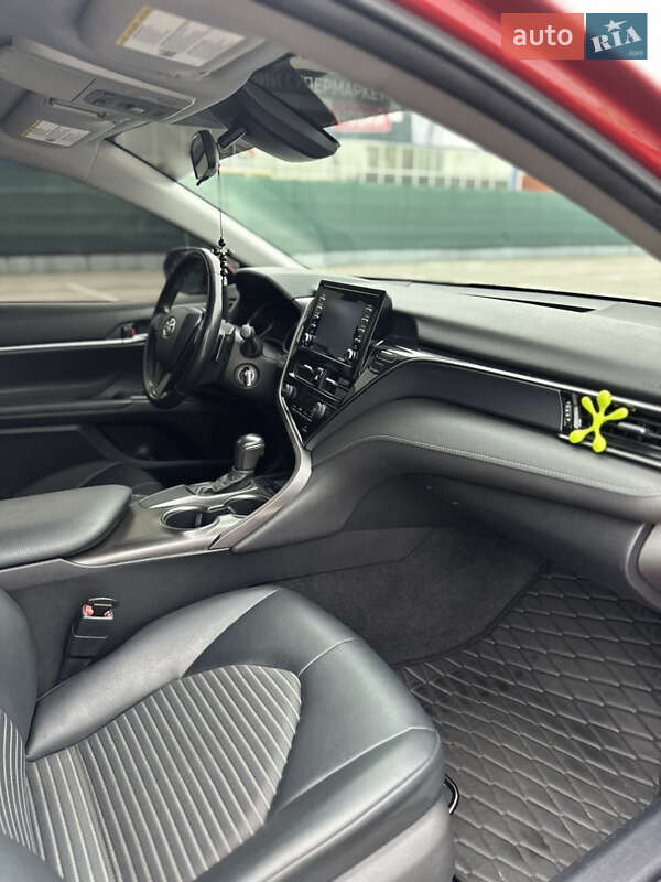 Седан Toyota Camry 2021 в Запорожье