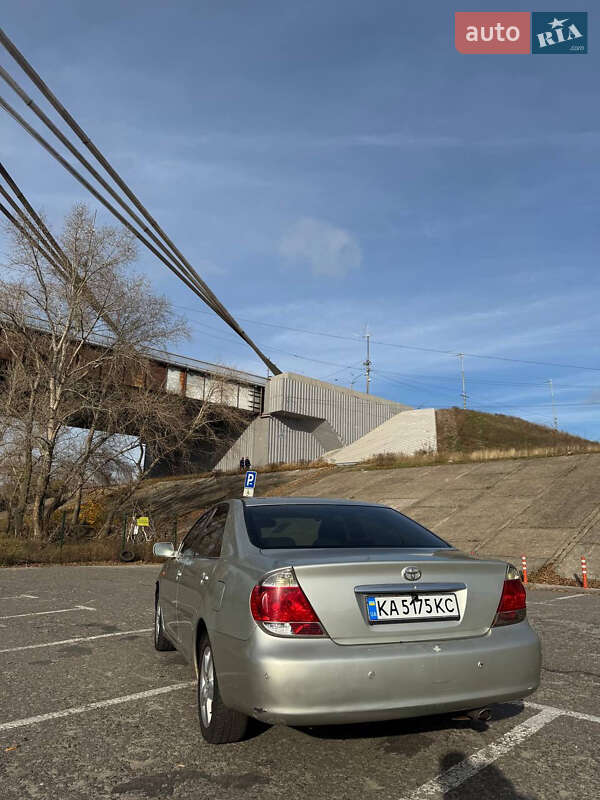 Седан Toyota Camry 2005 в Киеве