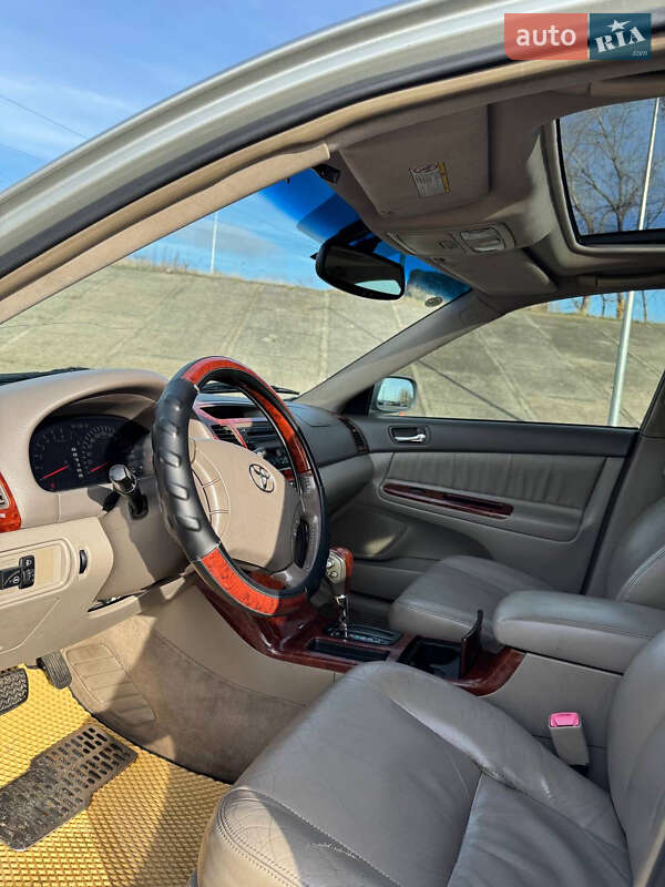 Седан Toyota Camry 2005 в Киеве