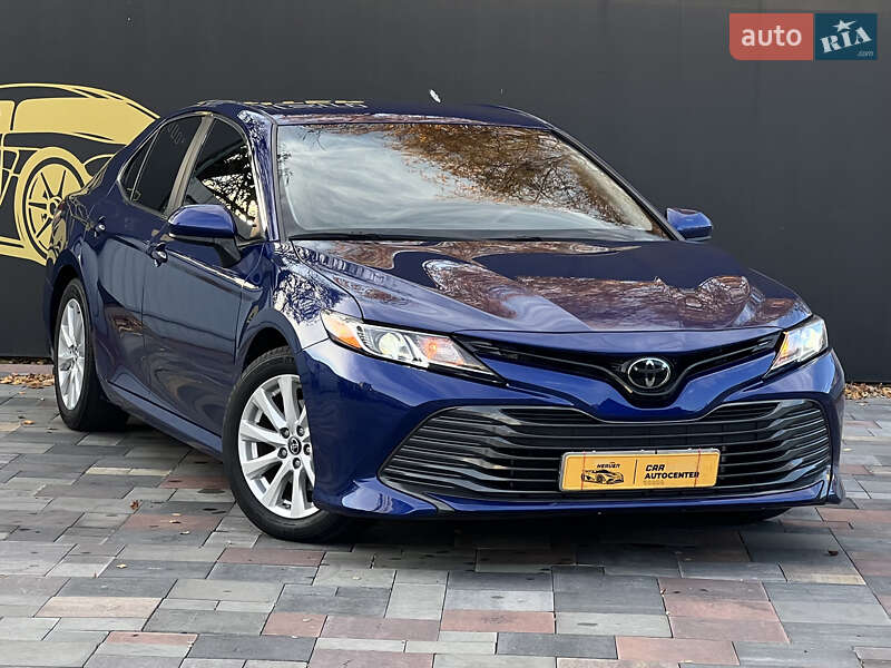 Седан Toyota Camry 2018 в Киеве