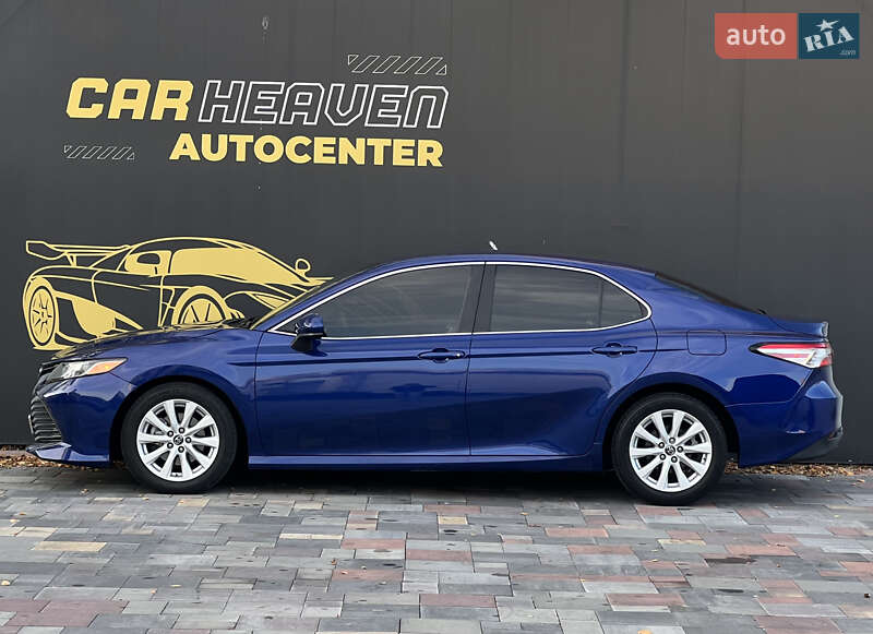 Седан Toyota Camry 2018 в Киеве