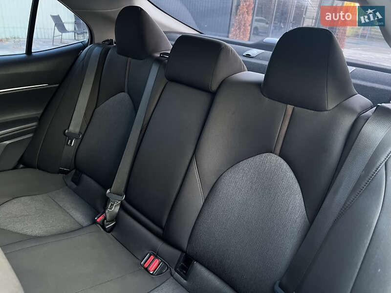 Седан Toyota Camry 2018 в Киеве