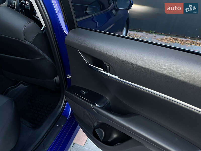 Седан Toyota Camry 2018 в Киеве