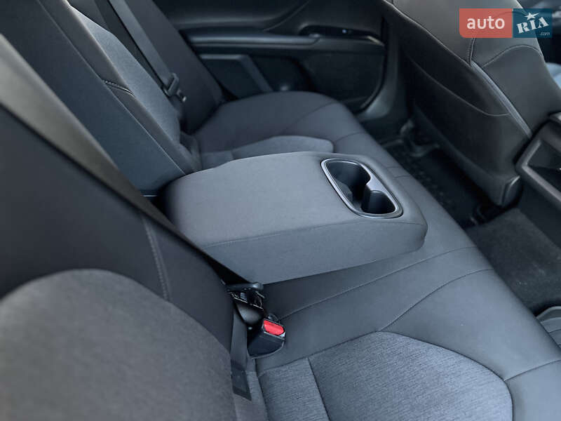 Седан Toyota Camry 2018 в Киеве