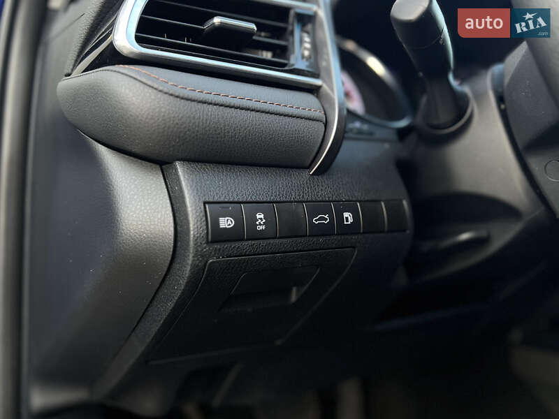 Седан Toyota Camry 2018 в Киеве