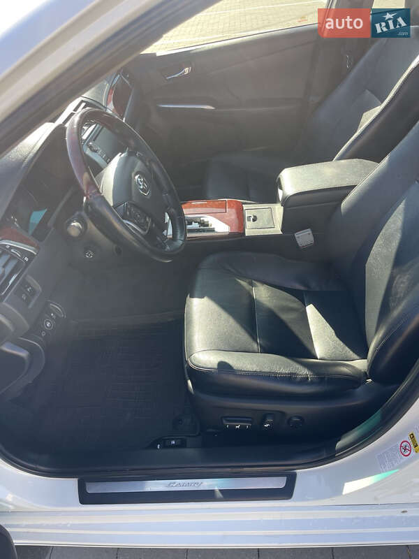 Седан Toyota Camry 2014 в Одессе