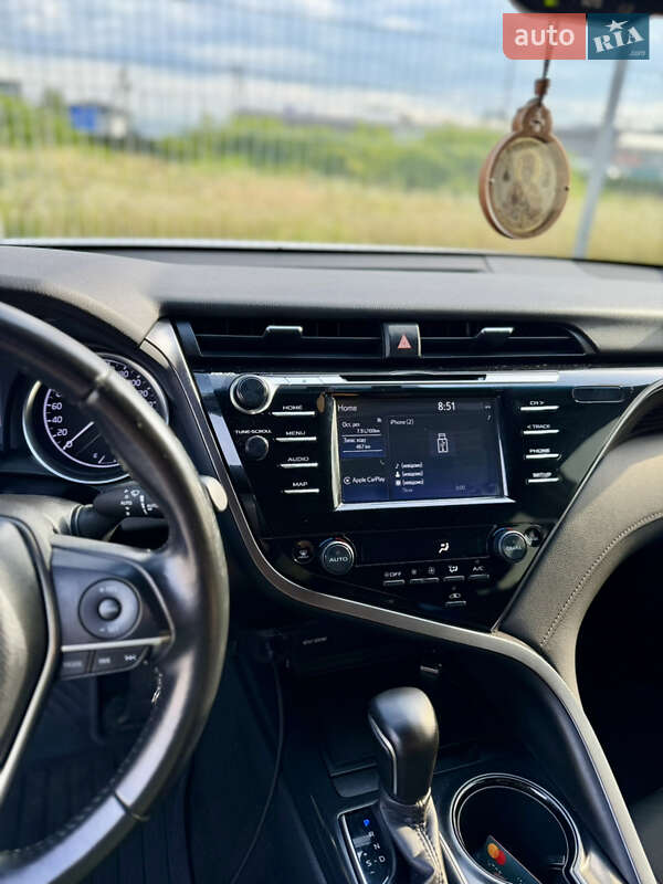 Седан Toyota Camry 2020 в Хусте