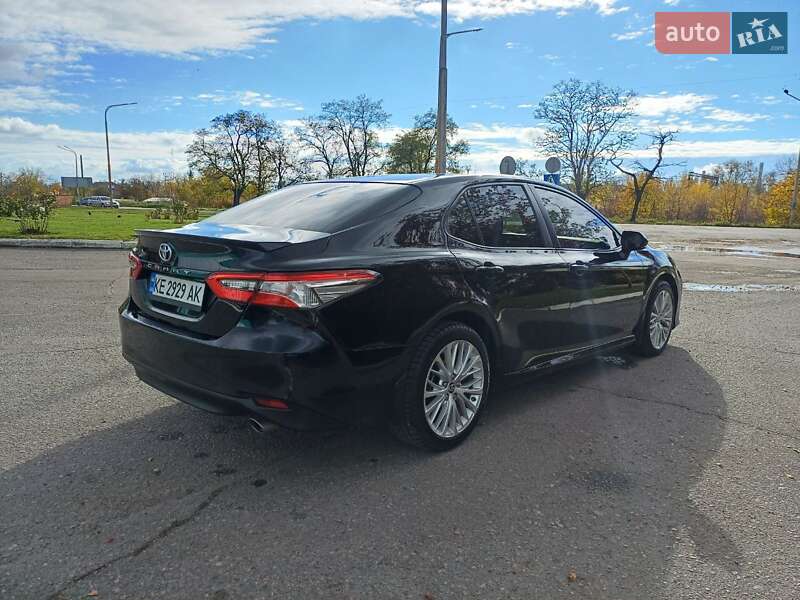 Седан Toyota Camry 2020 в Павлограде