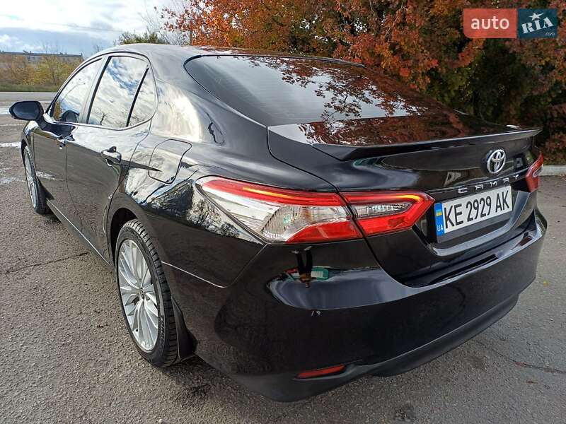 Седан Toyota Camry 2020 в Павлограде