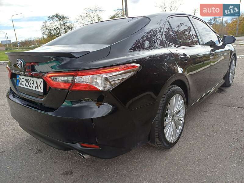 Седан Toyota Camry 2020 в Павлограде