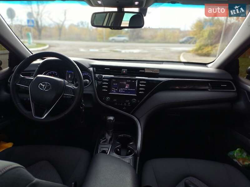 Седан Toyota Camry 2020 в Павлограде