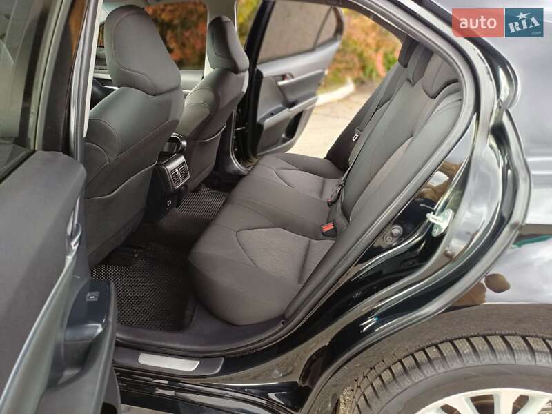 Седан Toyota Camry 2020 в Павлограде