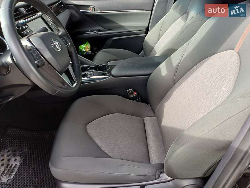 Седан Toyota Camry 2020 в Павлограде