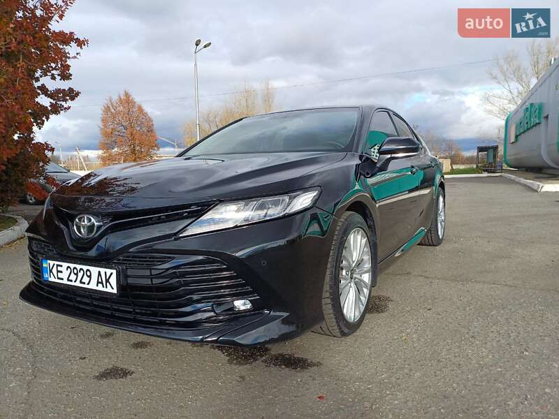 Седан Toyota Camry 2020 в Павлограде