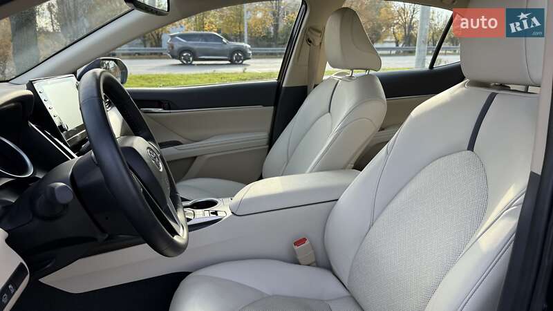 Седан Toyota Camry 2021 в Днепре
