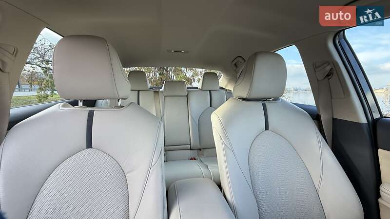 Седан Toyota Camry 2021 в Днепре