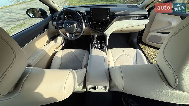 Седан Toyota Camry 2021 в Днепре