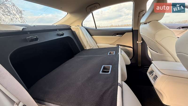 Седан Toyota Camry 2021 в Днепре