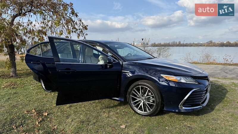 Седан Toyota Camry 2021 в Днепре
