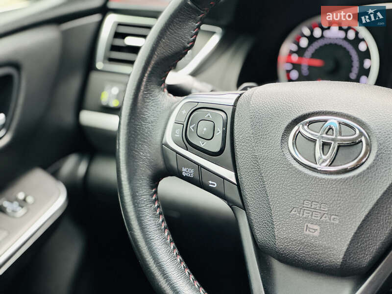 Седан Toyota Camry 2017 в Харькове