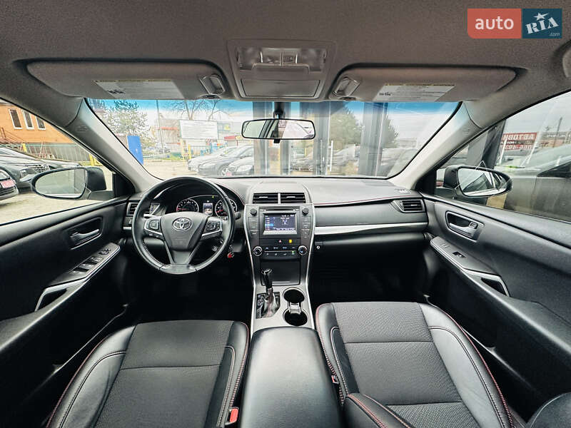 Седан Toyota Camry 2017 в Харькове
