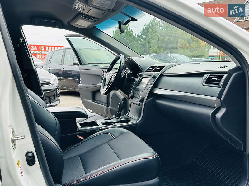 Седан Toyota Camry 2017 в Харькове