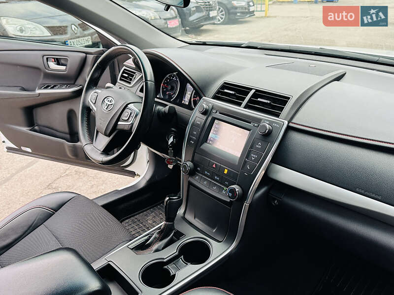 Седан Toyota Camry 2017 в Харькове