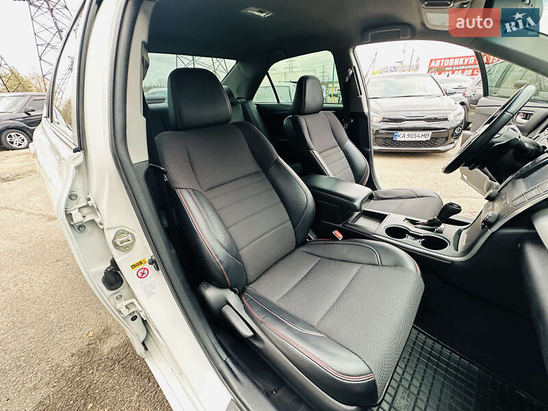 Седан Toyota Camry 2017 в Харькове