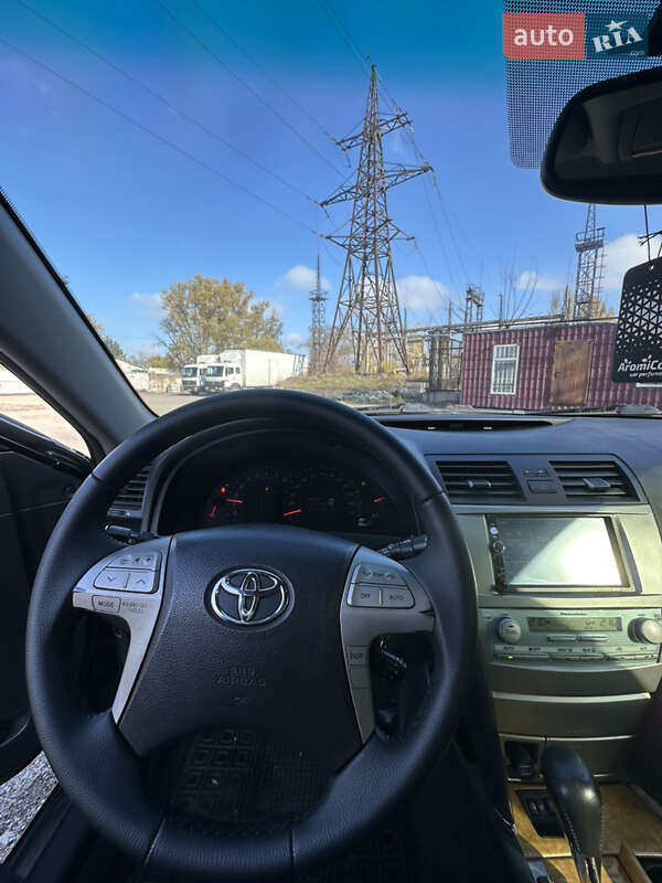 Седан Toyota Camry 2006 в Днепре