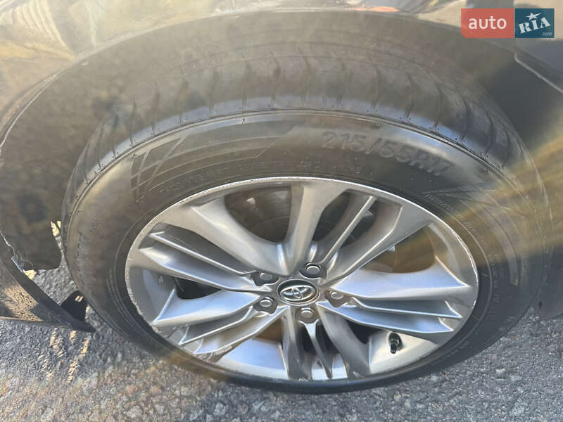 Седан Toyota Camry 2016 в Киеве фото 10 Седан Toyota Camry 2016 в Киеве