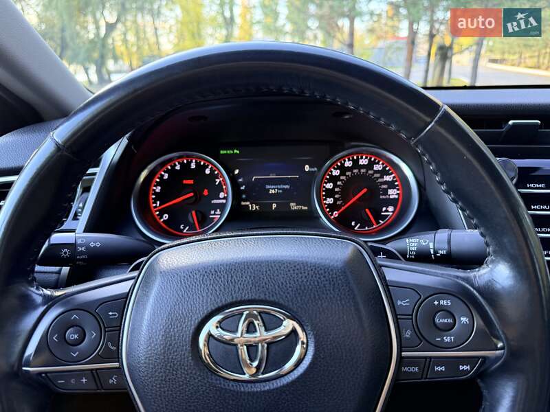 Седан Toyota Camry 2017 в Кременчуці